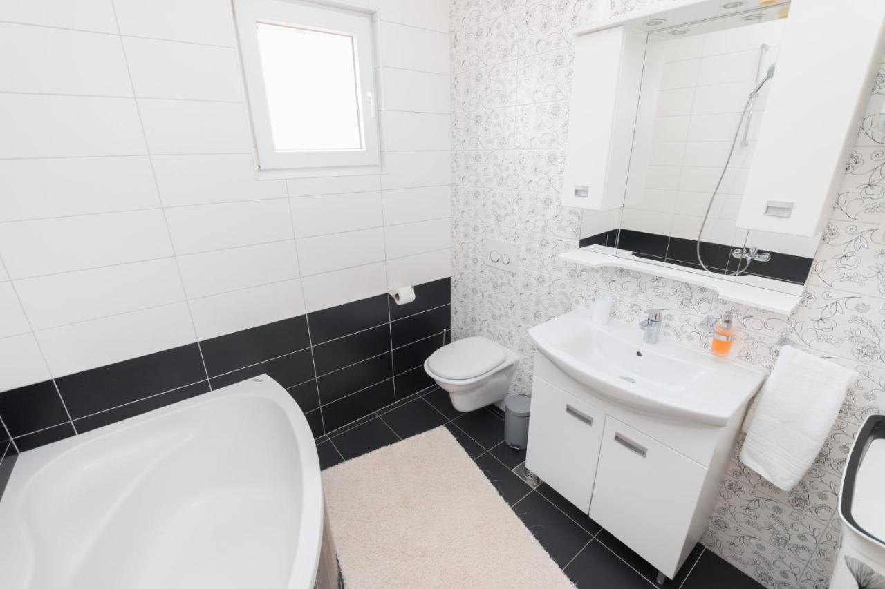 Turta Apartment 扎达尔 外观 照片